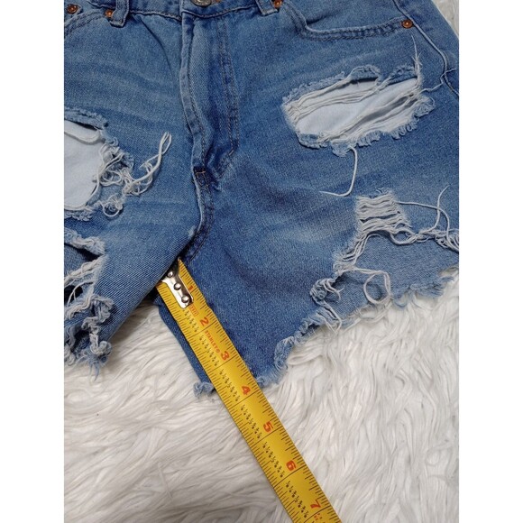 Almost Famous Super High Rise Distressed Cutoff Denim Jean Shorts Womens Size 5 - Picture 6 of 10